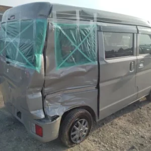 エブリィ事故車 雨の日の夜は事故発生率アップ！走行注意！任意保険の重要性と事故車